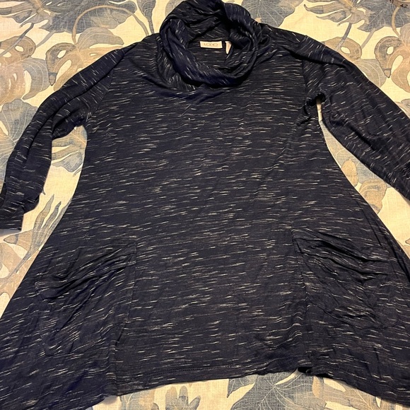 LOGO Heathered Navy Cowl Neck Sharkbite top!!  Size XS - Picture 7 of 9
